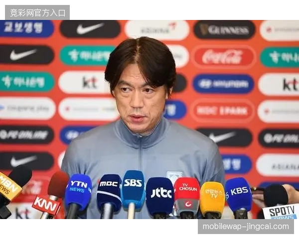 洪明甫需要利用孙兴慜和李刚仁的速度冲击捷克高大后防线，定位球防守成胜负手